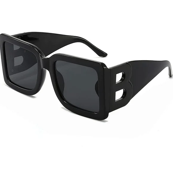 Boutique Emmé | Accessories | Luxurious Fashion Forward  display picture 3